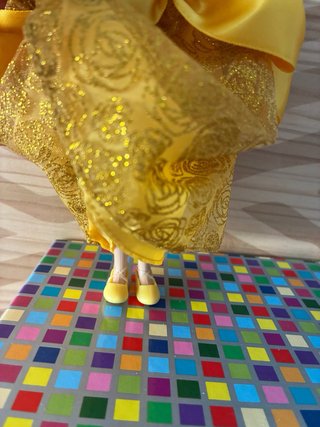 Muñeca Bella Disney Vestido Amarillo