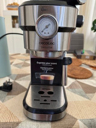 Cafetera Cecotec Cafelizzia