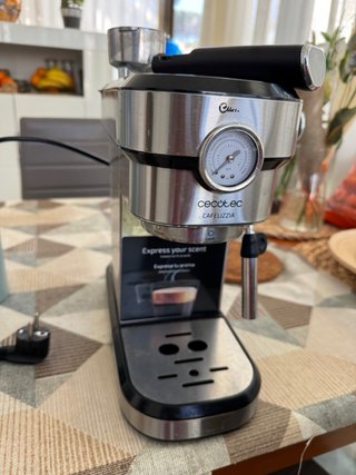 Cafetera Cecotec Cafelizzia