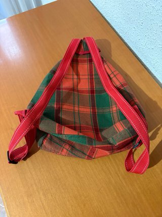 Mochila de tela con correa ajustable