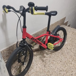 Bicicleta infantil Rockrider 900 roja ruedas 16