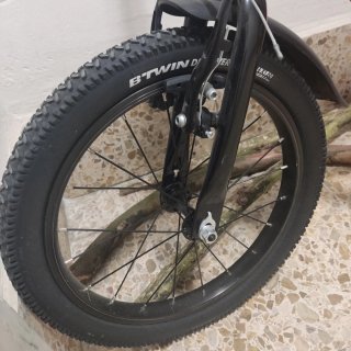 Bicicleta infantil Rockrider 900 roja ruedas 16