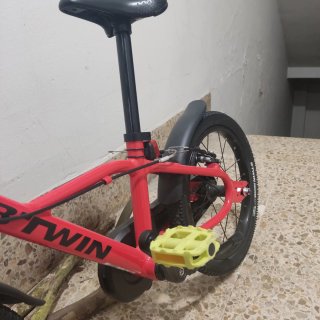 Bicicleta infantil Rockrider 900 roja ruedas 16