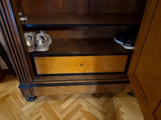 Guardaroba classico in legno