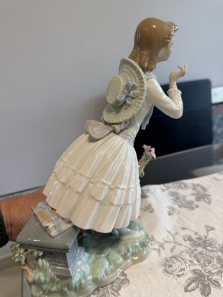 Escultura Lladró Niña con Flores