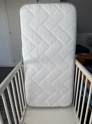 Cuna de madera adaptable,colchon sano sin estrenar