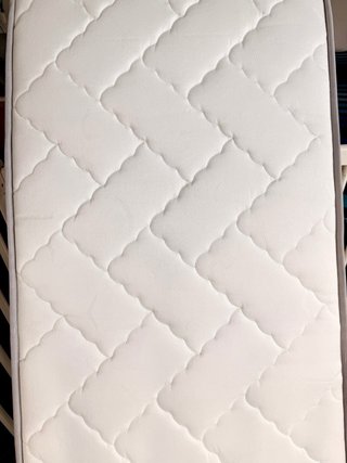 Cuna de madera adaptable,colchon sano sin estrenar