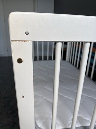 Cuna de madera adaptable,colchon sano sin estrenar