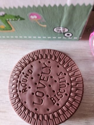 Caja de artículos infantiles variados