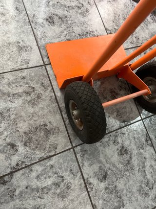 Carretilla de carga naranja