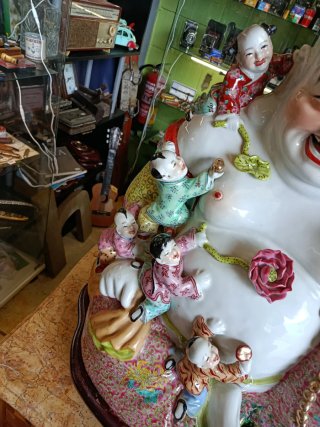 BUDA DE LA FELICIDAD O DE LA FERTILIDAD, PORCELANA
