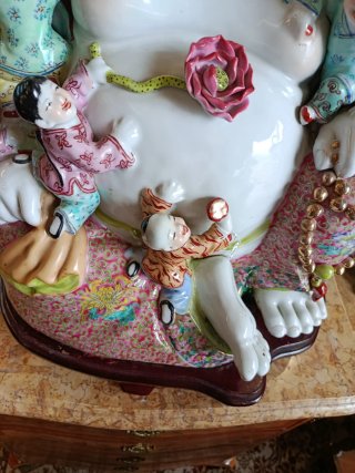 BUDA DE LA FELICIDAD O DE LA FERTILIDAD, PORCELANA