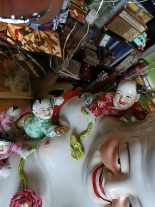 BUDA DE LA FELICIDAD O DE LA FERTILIDAD, PORCELANA