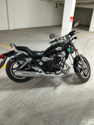 Moto Kymco 125cc Naked Negra