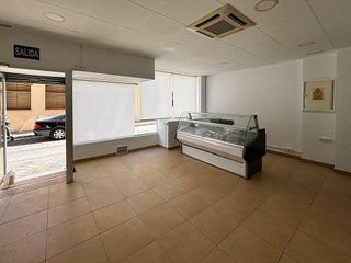 Local comercial en venta en Cervantes en Granada