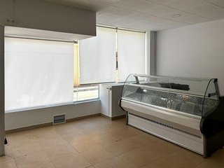 Local comercial en venta en Cervantes en Granada