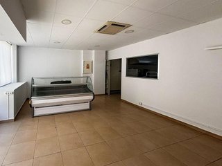 Local comercial en venta en Cervantes en Granada