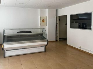 Local comercial en venta en Cervantes en Granada