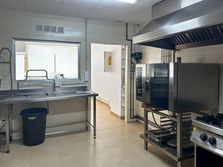 Local comercial en venta en Cervantes en Granada