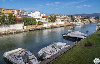 Piso en venta en Empuriabrava en Castelló d´Empúries