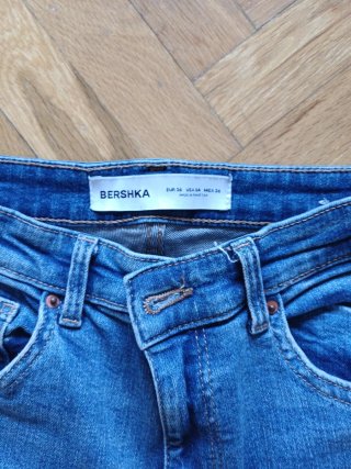 Pantalón vaquero flare azul, acampanado