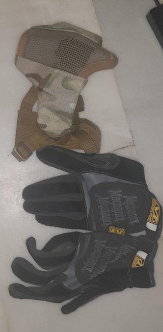 Pack Airsoft: Bozal Camuflaje y Guantes Mechanix