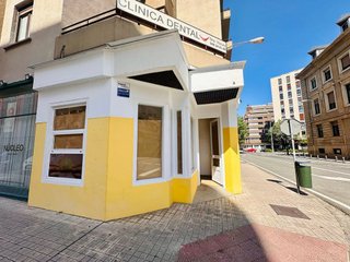 Local comercial en alquiler en Ensanche en Pamplona