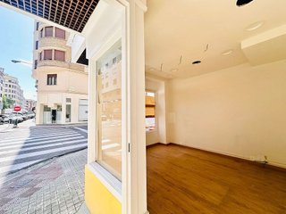 Local comercial en alquiler en Ensanche en Pamplona