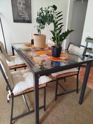 Mesa Comedor Cristal y 4 Sillas