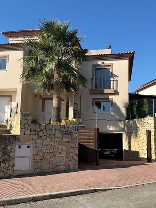 Casa adosada en alquiler en Colonia Escandinavia-Cautivador en Alfaz del pi / Alfàs del Pi
