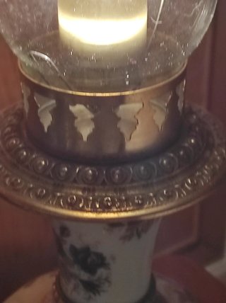 Lámpara mesa porcelana, bronce y cristal