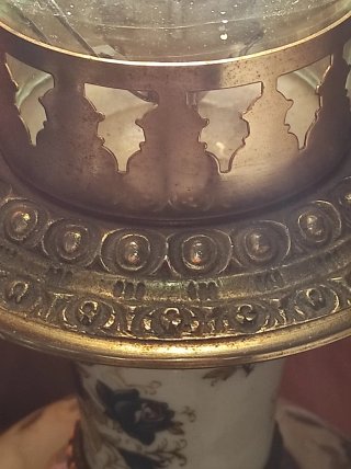 Lámpara mesa porcelana, bronce y cristal