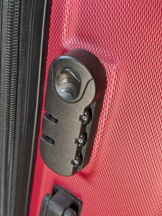 Maleta rígida roja a estrenar