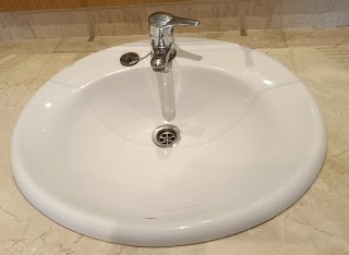 Lavabi da bagno in ceramica e metallo