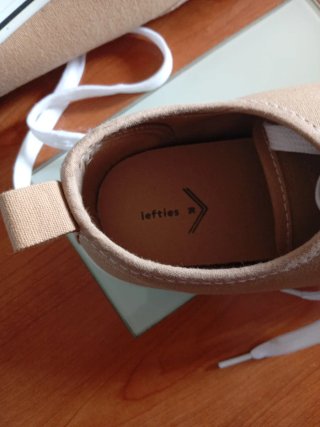 Zapatillas casuales beige y blancas