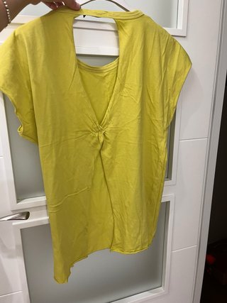Camiseta verde amarilla espalda abierta Talla L