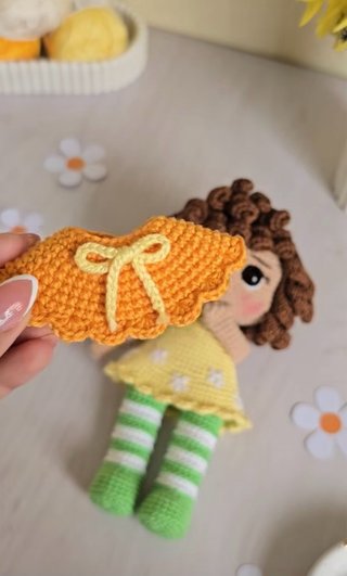 Muñeca Amigurumi naranjita