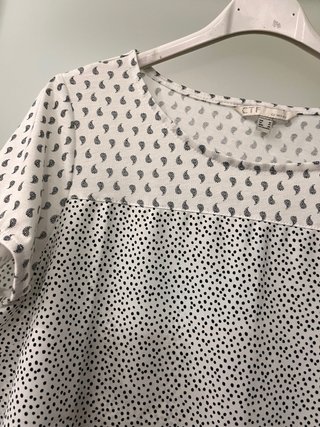 Camiseta Estampada Blanca y Negra Talla M