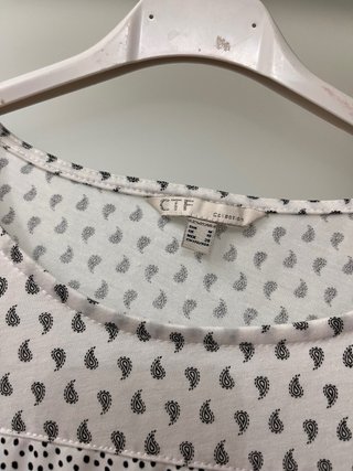 Camiseta Estampada Blanca y Negra Talla M
