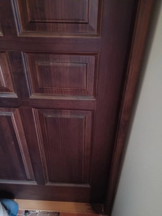Puerta de madera nueva