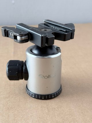 Trípode Rollei con rótula y base niveladora