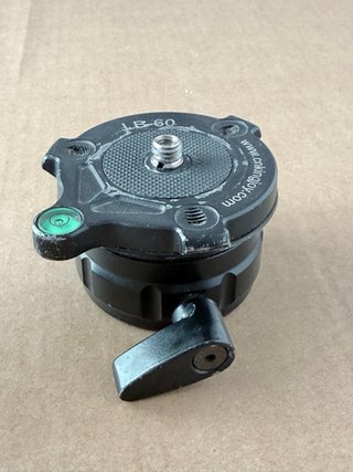 Trípode Rollei con rótula y base niveladora