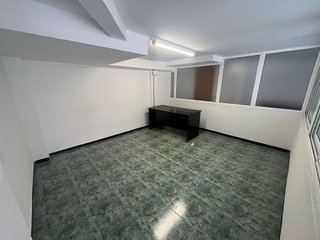 Local comercial en venta en Singuerlín - Can Franquesa - Les Oliveres en Santa Coloma de Gramanet