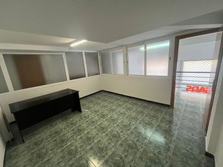 Local comercial en venta en Singuerlín - Can Franquesa - Les Oliveres en Santa Coloma de Gramanet