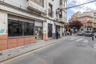 Local comercial en venta en Baza