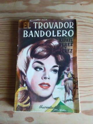 OFERTA: 50 novelas del autor RAFAEL PEREZ Y PEREZ