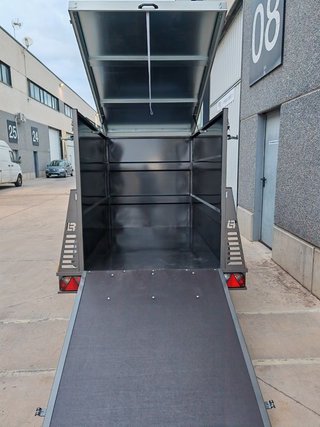 Remolque cerrado 750 kg