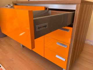 Mueble de lavabo naranja retro. Muy buen estado.