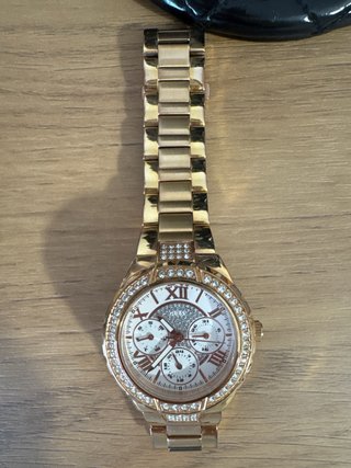 Reloj Guess Dorado con Cristales