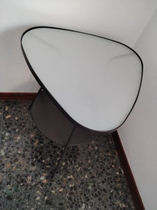 Mesa auxiliar cristal y metal